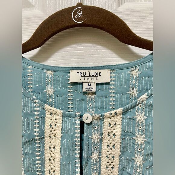 Tru Luxe Womens Embroidered Peasant Top Blouse Tunic Size M Boho Teal NWT - Picture 4 of 10